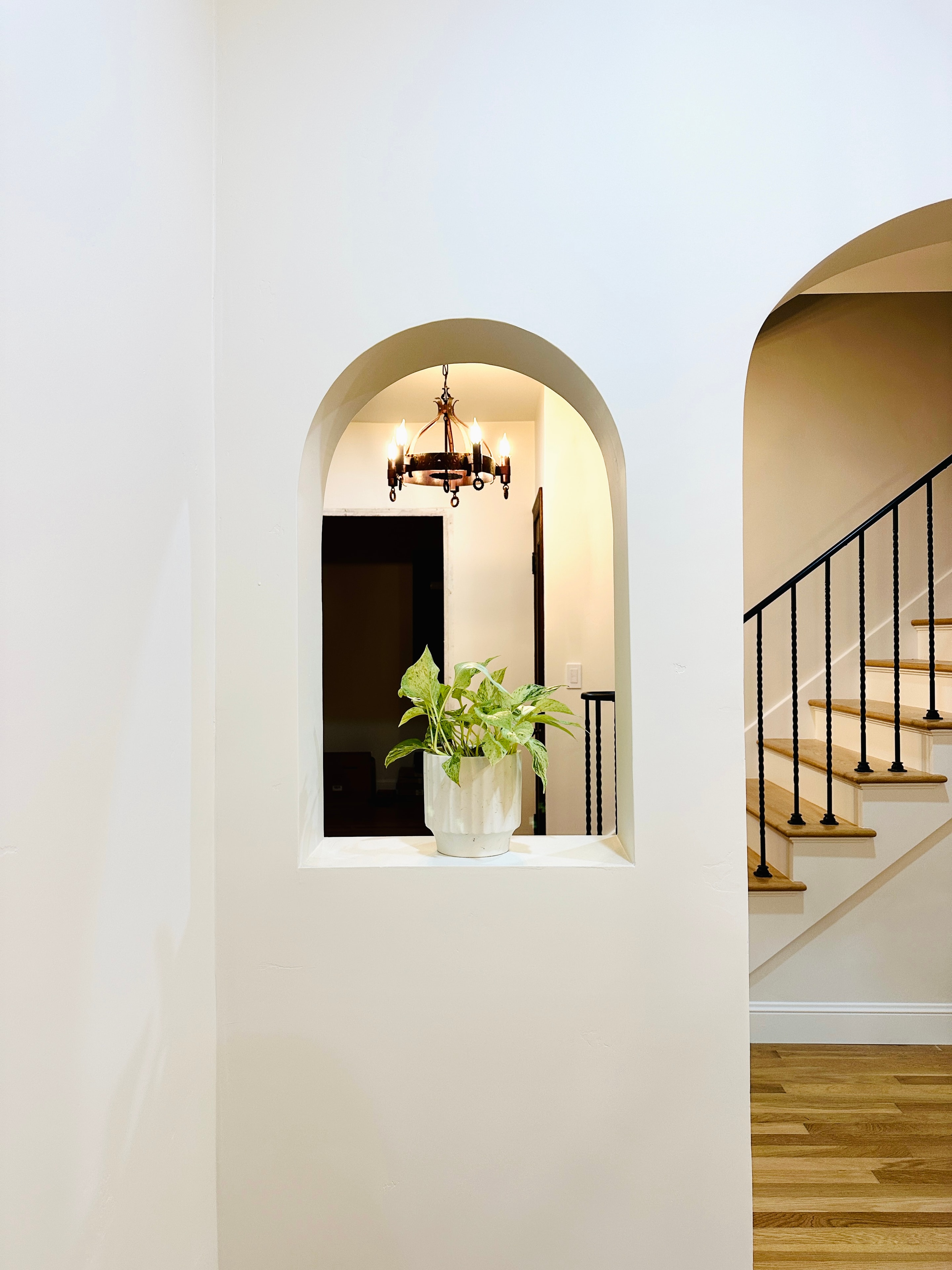 Arched niche and staircase entryway